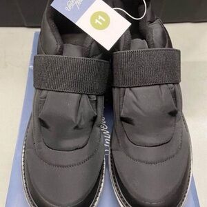 Water Repellent Women’s Shoes Size 11